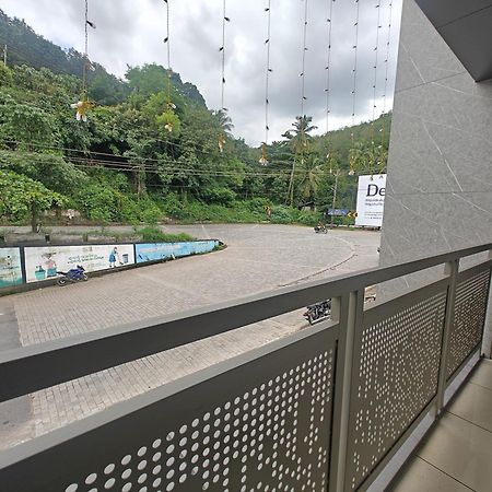 Gateway Residency Hotel Mannarakkat Exterior photo