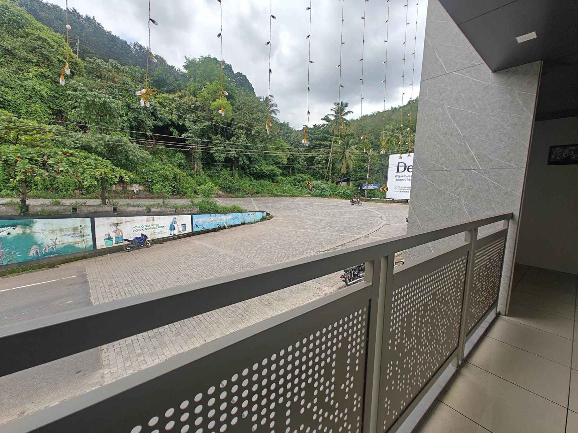 Gateway Residency Hotel Mannarakkat Exterior photo