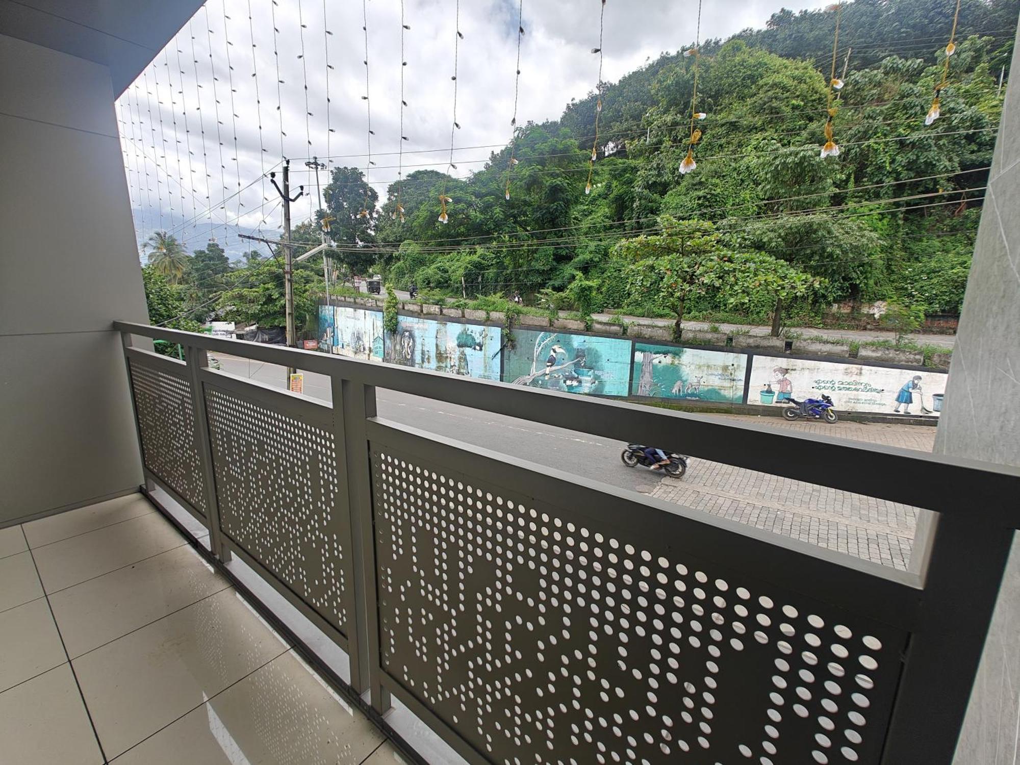 Gateway Residency Hotel Mannarakkat Exterior photo