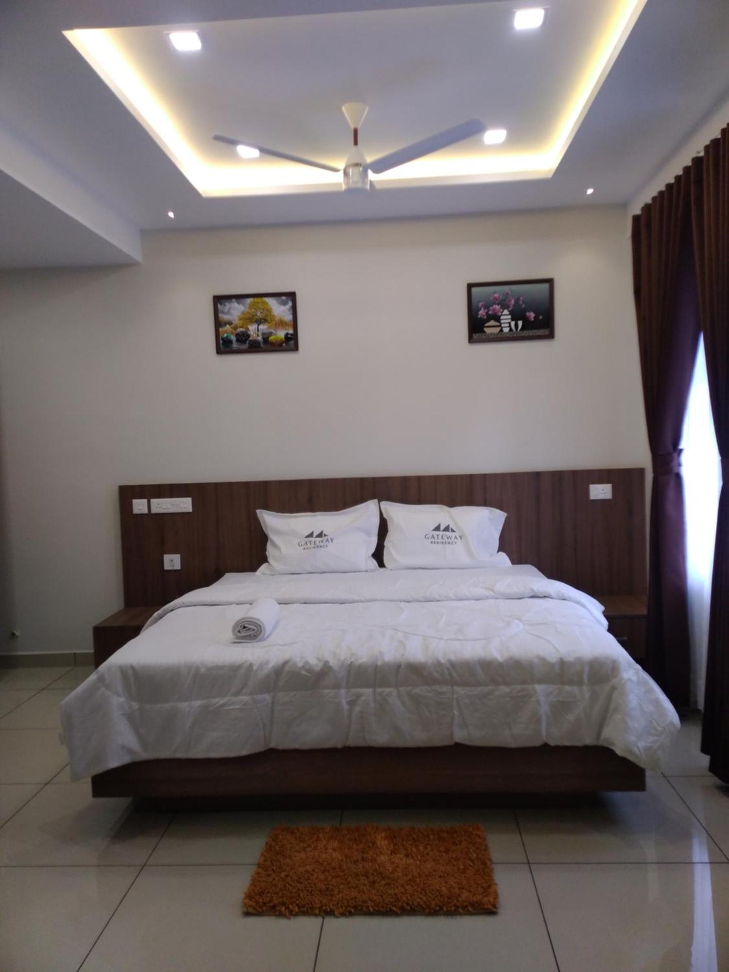 Gateway Residency Hotel Mannarakkat Exterior photo