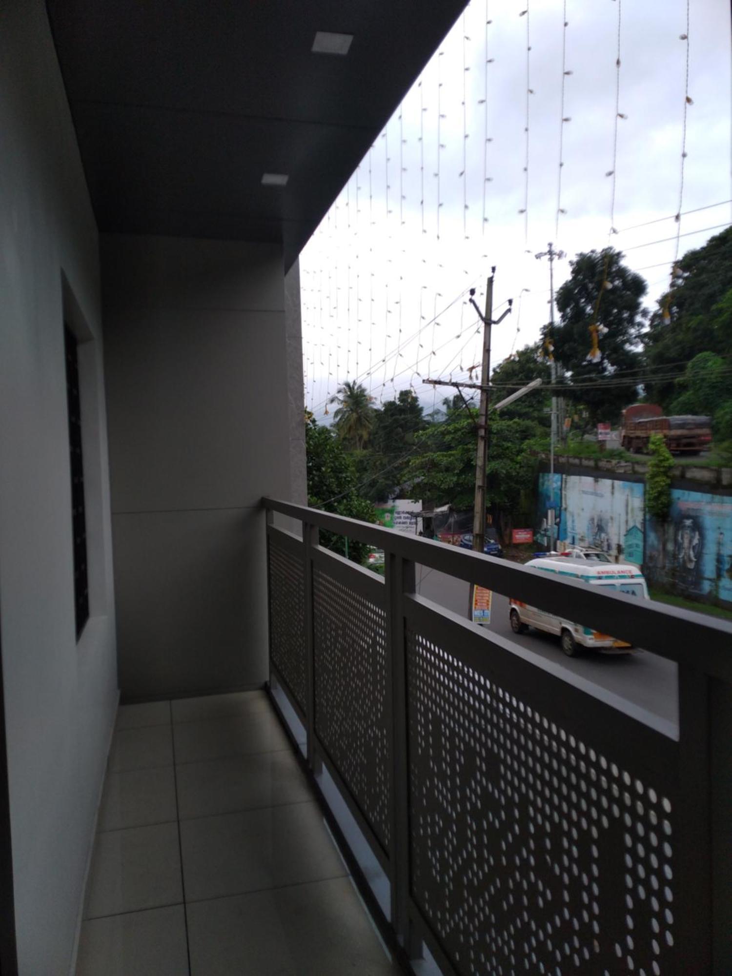 Gateway Residency Hotel Mannarakkat Exterior photo