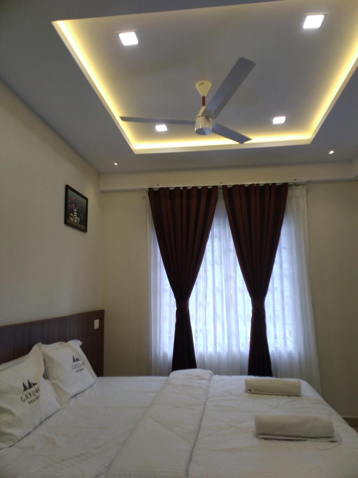 Gateway Residency Hotel Mannarakkat Exterior photo